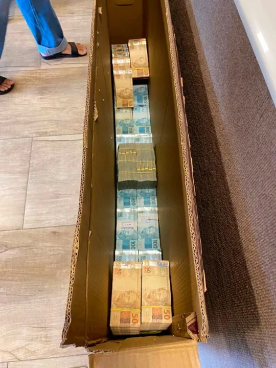 Imagem ilustrativa da imagem Justiça decreta prisão preventiva de ex-deputado flagrado com R$ 1,9 milhão