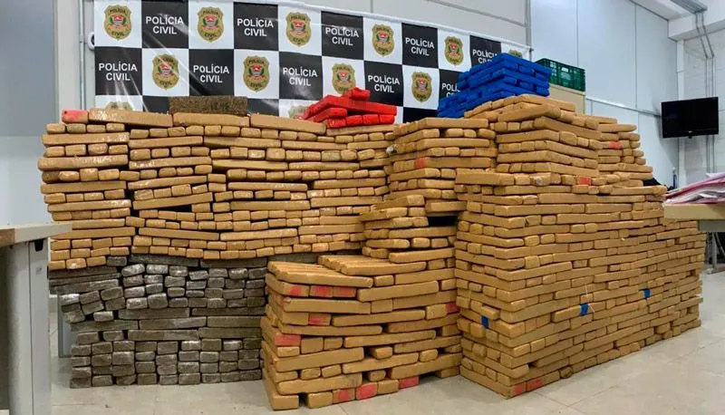 Imagem ilustrativa da imagem Polícia encontra mais de uma tonelada de maconha no meio de ração animal