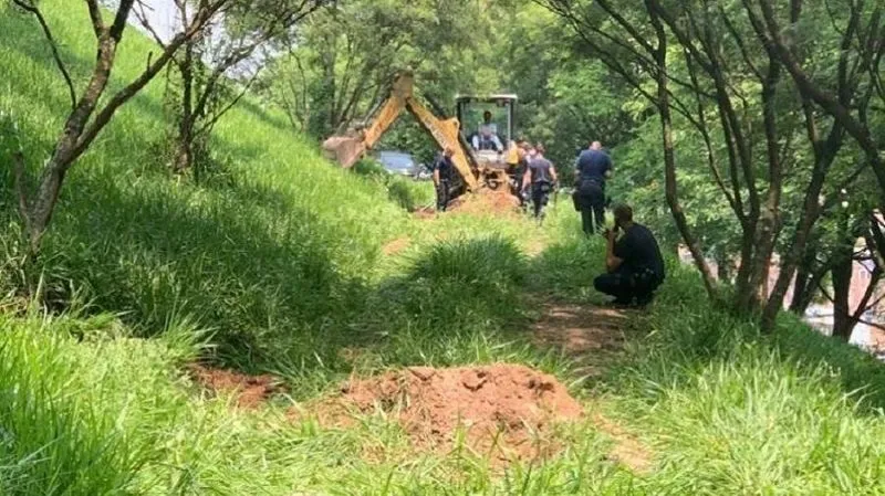 Imagem ilustrativa da imagem Polícia encontra sete corpos enterrados em terreno na Grande São Paulo