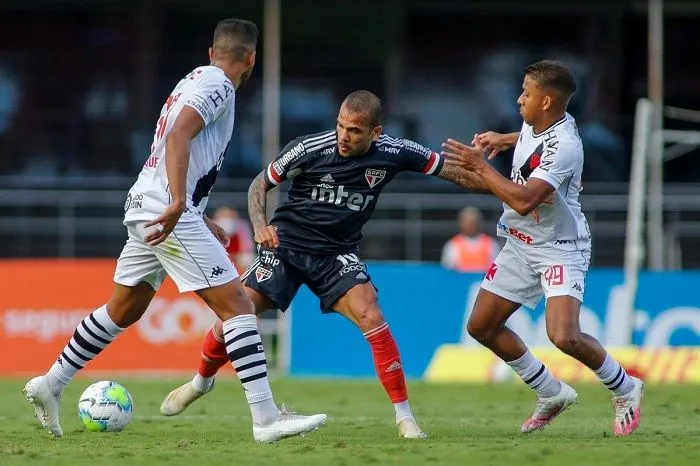 São Paulo empata com Vasco e segue sem vencer fora de casa no