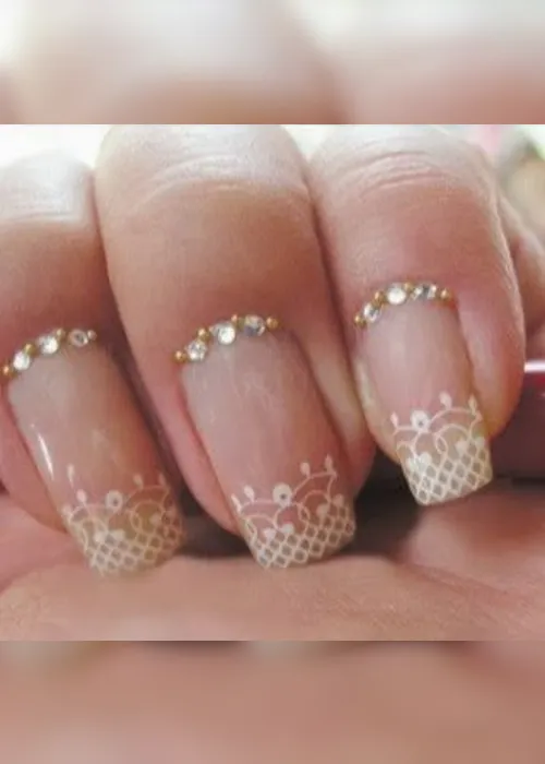 
          Imagem ilustrativa da imagem Cutícula decorada é a aposta da vez
          