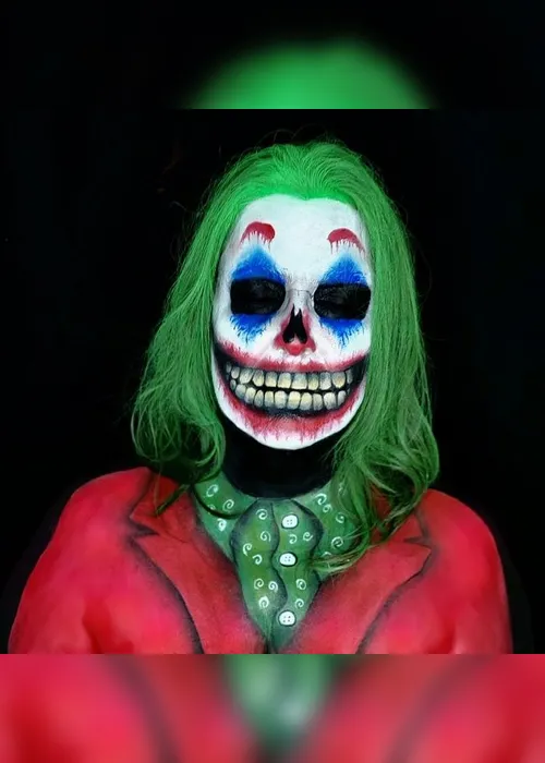 Imagem ilustrativa da imagem Maquiadora faz sucesso com desenhos de personagens e de terror