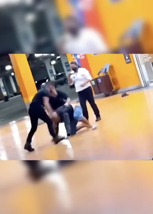 Imagem ilustrativa da imagem Polícia prende fiscal do Carrefour por participação no assassinato de Beto Freitas