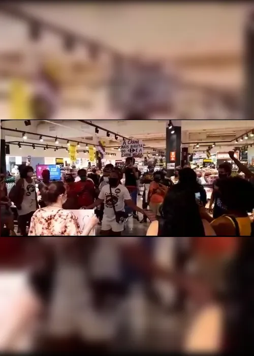 Imagem ilustrativa da imagem Manifestantes fazem protesto em supermercado