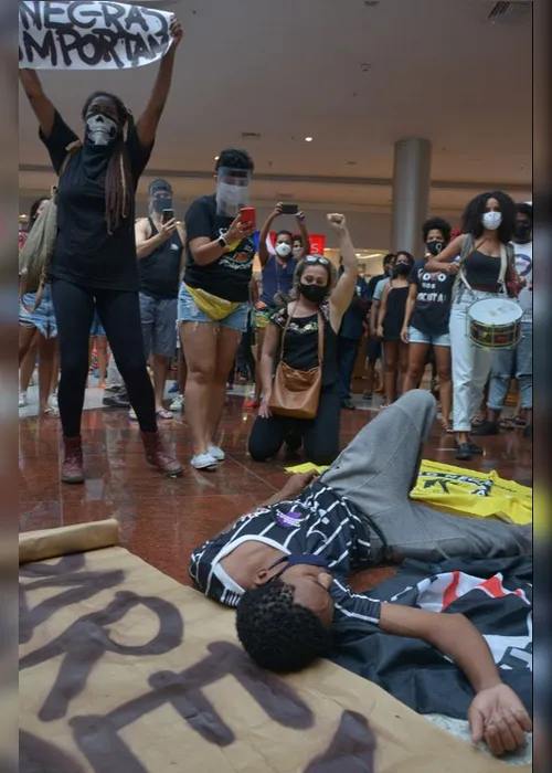 Imagem ilustrativa da imagem "Parem de nos matar", pedem manifestantes em supermercado em Vila Velha