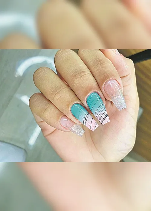 
          Imagem ilustrativa da imagem Cutícula decorada é a aposta da vez
          