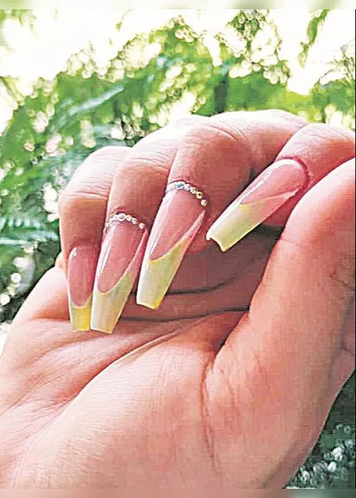 
          Imagem ilustrativa da imagem Cutícula decorada é a aposta da vez
          