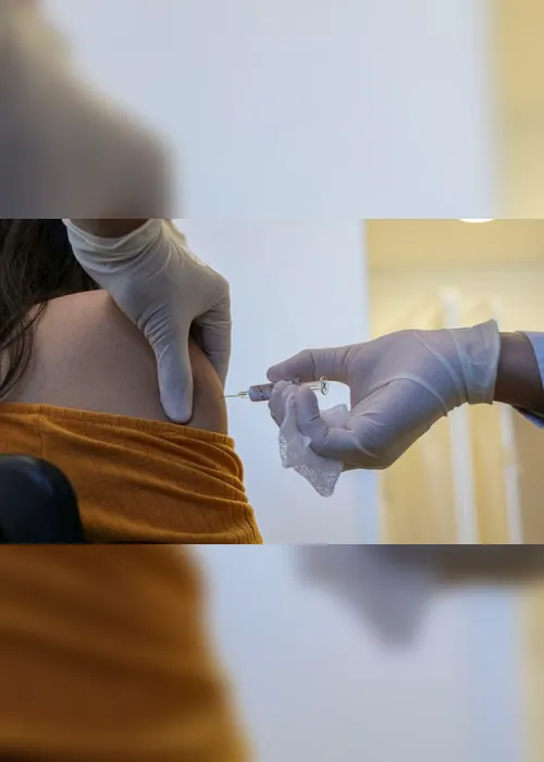 Imagem ilustrativa da imagem Ministério prevê início de vacinação contra Covid entre 20 de janeiro e 10 de fevereiro