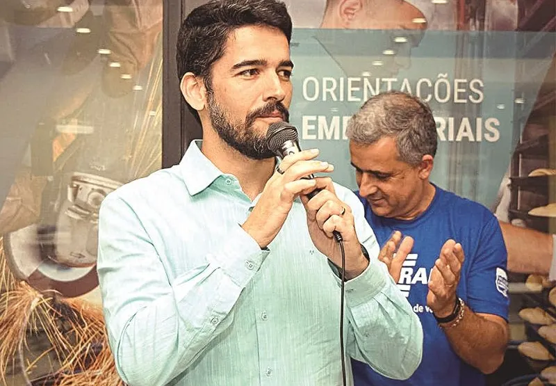 Reeleito em Cachoeiro de Itapemirim, Victor Coelho foi um dos vitoriosos do PSB nas urnas na votação a prefeito