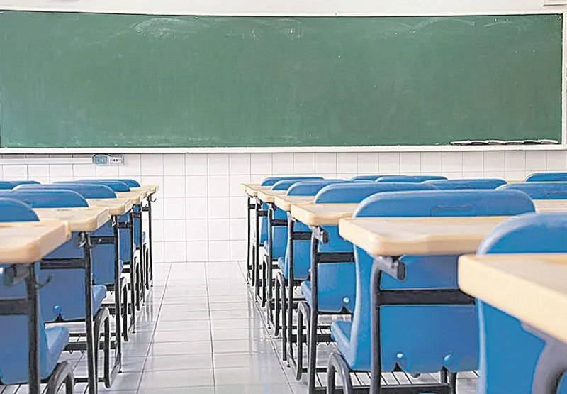 Sala de aula vazia: decisão pela suspensão de atividades levou em conta a segurança dos alunos, segundo sindicato