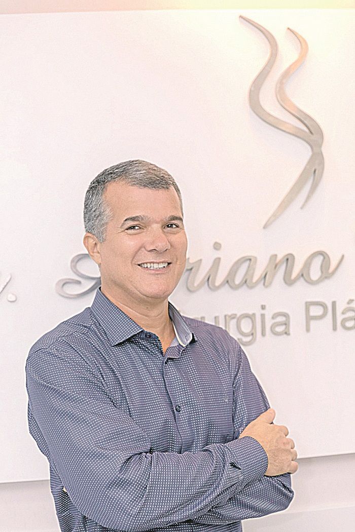 "Além do custo ser menor no Brasil, muitos pacientes têm famílias aqui, o que ajuda no suporte e na recuperação”, Adriano Batistuta, cirurgião plástico (Foto: Divulgação)