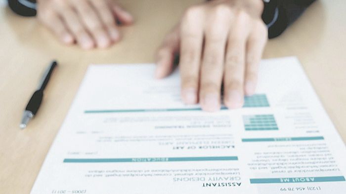 Análise de currículo: processos para escolher os futuros empregados têm se tornado cada vez mais complexos e surpreendentes (Foto: Divulgação)
