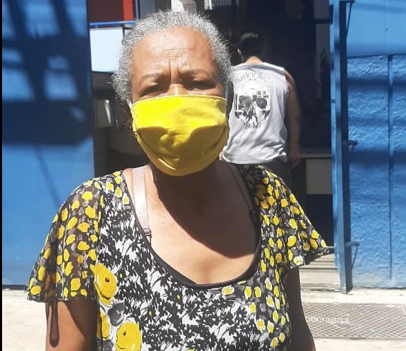 Delza Santos votou na EMEF Otto Ewald Júnior em Itararé, Vitória. (Foto: Vinícius Guidone/AT)