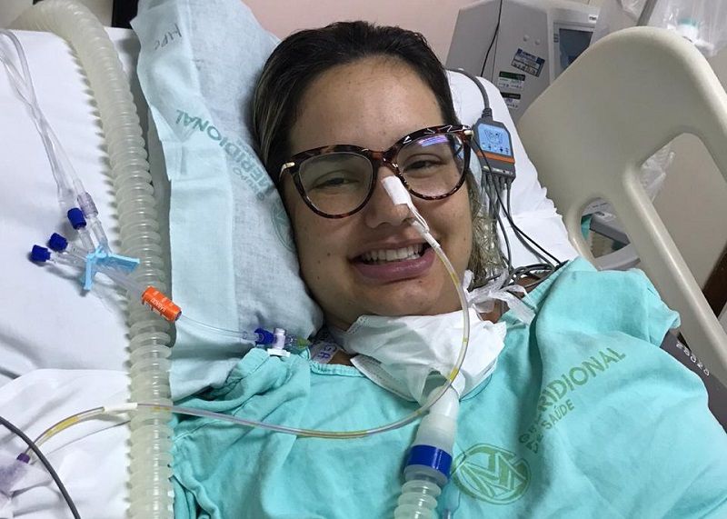 A bancária, que está internada desde o dia 4 em tratamento contra Covid, precisou ser submetida a uma cesárea de urgência e vai ver o filho pela primeira vez por videochamada (Foto: Acervo Pessoal)