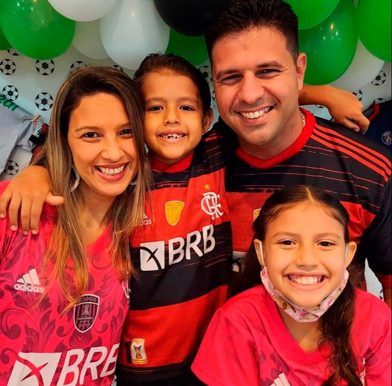 Guilherme e família (Foto: Reprodução / Instagram)