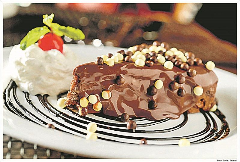 Bolo trufado do Coco Bambu, no Shopping Praia da Costa. (Foto: Divulgação)