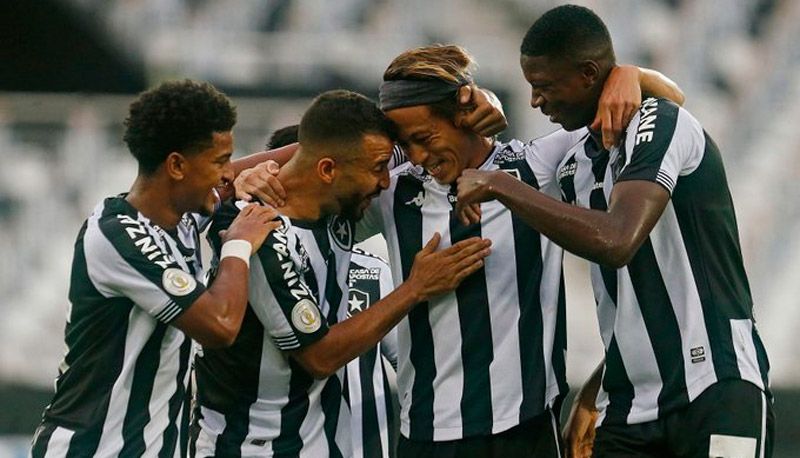 Honda em um dos três gols pelo Botafogo (Foto: Vítor Silva / BFR)