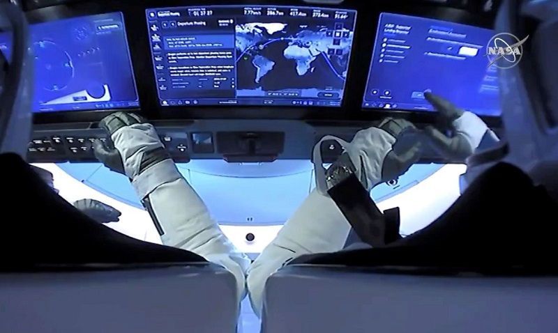 Cápsula Dragon, da SpaceX, com quatro astronautas a bordo, chegou à Estação Espacial Internacional (EEI). (Foto: Nasa)