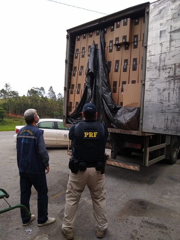 Carga apreendida em Safra, Itapemirim (Foto: Divulgação/Sefaz)
