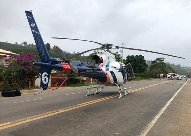 Agentes do Esquadrão Antibomba da Companhia Independente de Missões Especiais (CIMEsp) estão atuando na neutralização do artefato, com apoio do Núcleo de Operações e Transporte Aéreo da Secretaria da Casa Militar (Notaer) (Foto: Divulgação/ Notaer)