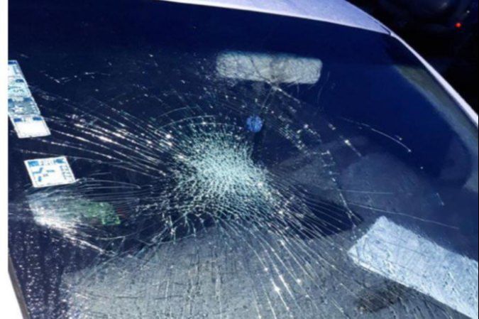 Casal é acusado de ameaçar servidores e danificar carro da prefeitura de Pirenópolis (GO). (Foto: Acervo pessoal)