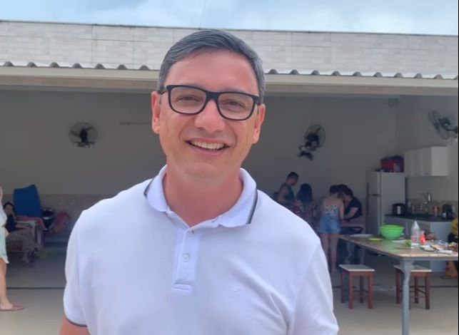 Coronel Wagner diz que está comemorando aniversário de sobrinha. (Foto: Reprodução)