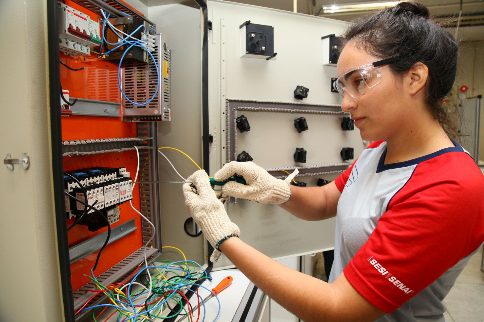 Curso de Eletrotécnica (Foto: Divulgação Senai ES)