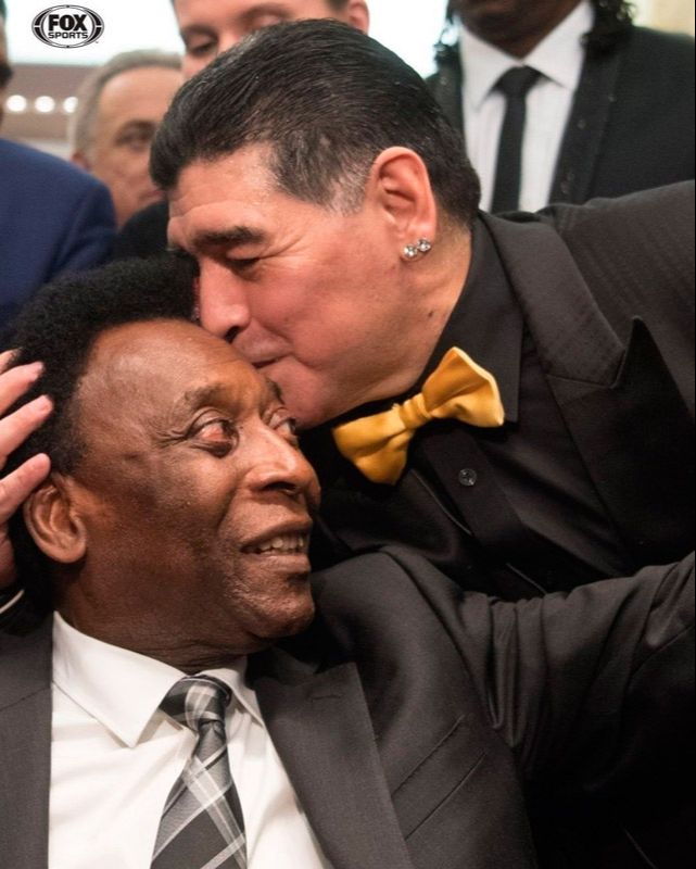 Maradona e Pelé se encontraram em 2017 pela última vez (Foto: Reprodução / FoxSports)