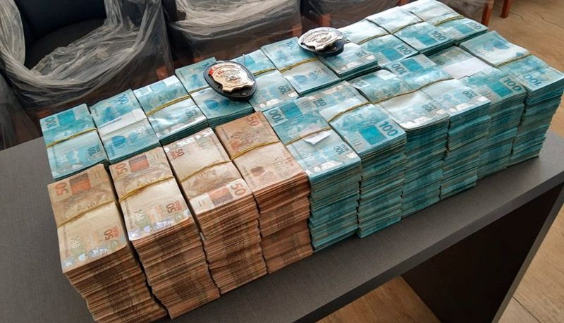 Segundo a Polícia Federal, "há fortes indícios que o dinheiro foi desviado" (Foto: Divulgação / Polícia Federal)