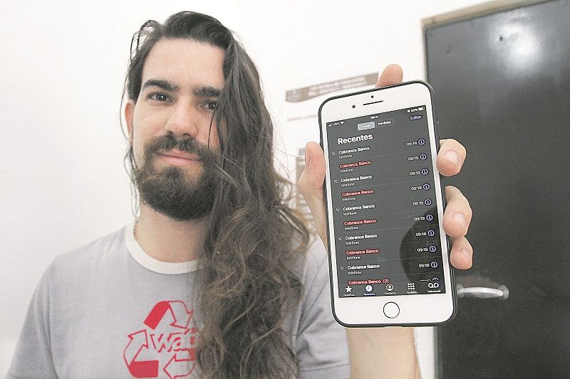 Diego contou que banco fez cobrança além do previsto. A partir daí, ele passou a receber até 15 ligações por dia (Foto: Kadidja Fernandes/ AT)