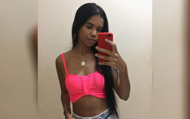 A jovem Evellin Bernardo foi morta no dia 30 de outubro, com um tiro na cabeça (Foto: Reprodução/Facebook)