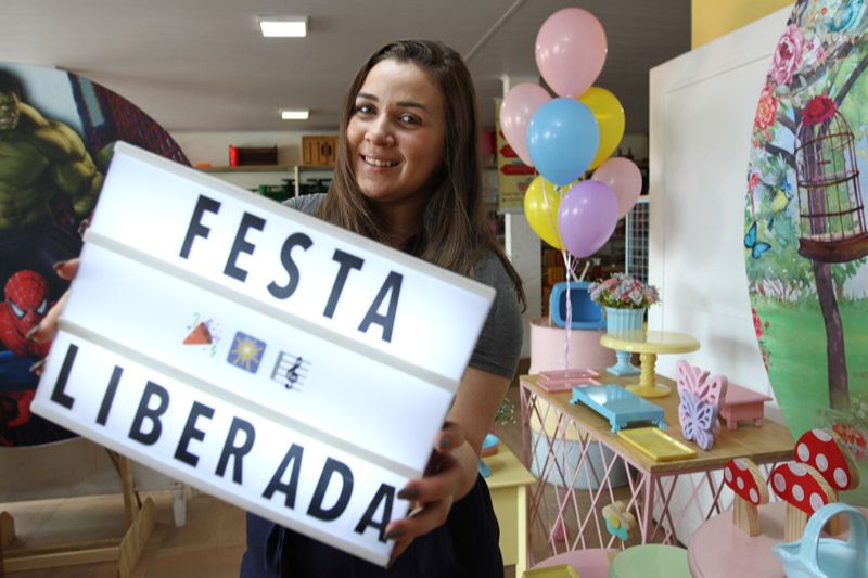 A empresária Clara Victor comemora a volta dos eventos para crianças (Foto: Dayana Souza / AT)