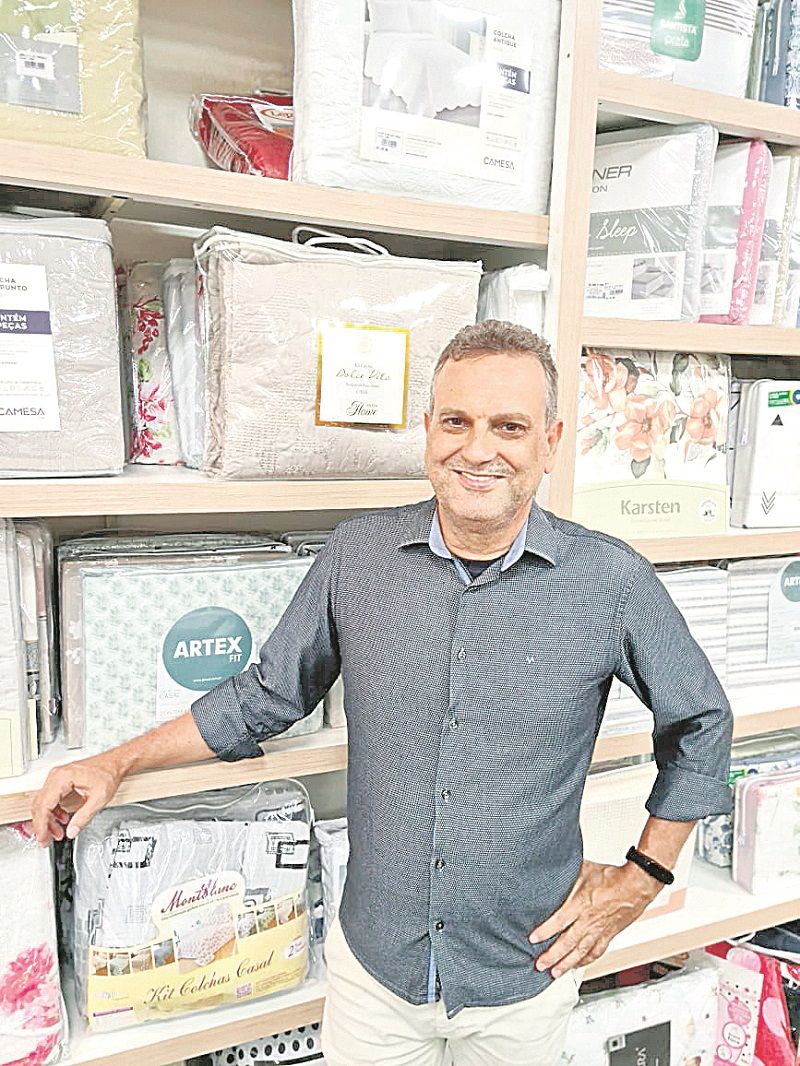 Gilmar Tavares, dono da loja Mattos, está com condições especiais para quem deseja quitar a dívida do crédito próprio (Foto: Acervo pessoal)