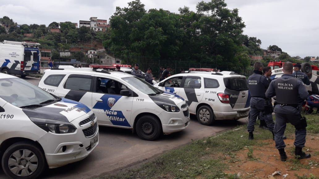 Policiais foram acionados para uma ocorrência no bairro Flexal, em Cariacica (Foto: Enviada por WhatsApp)