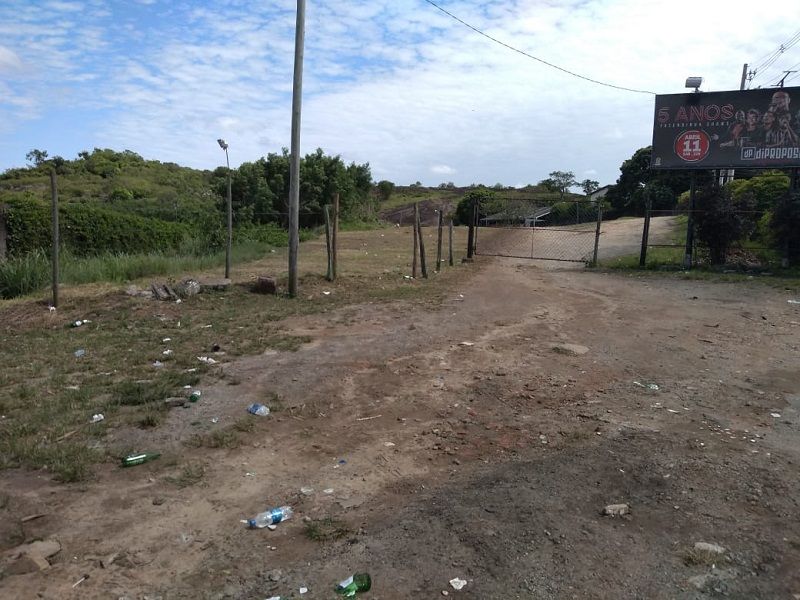 Entrada da casa de shows onde rapaz foi morto quando embarcava em carro de aplicativo. (Foto: Fábio Nunes/AT)