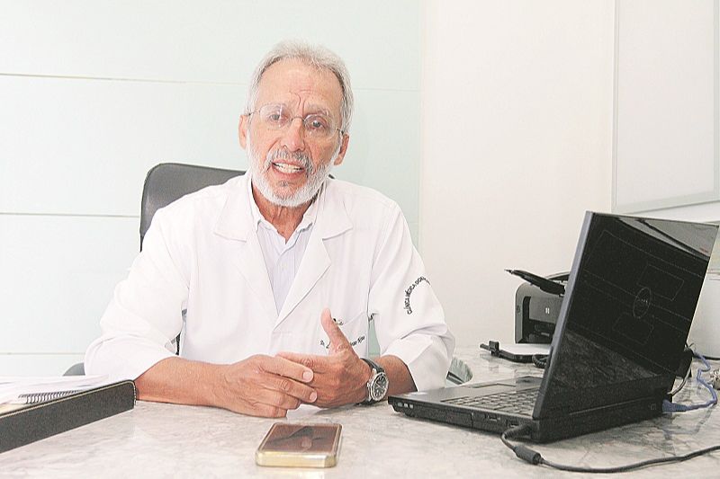 Infectologista Lauro Ferreira: “Quem perde é a população, pois a paralisação do estudo afeta a pesquisa e pode atrasar a chegada da vacina” (Foto: Rodrigo Gavini - 10/01/2018)