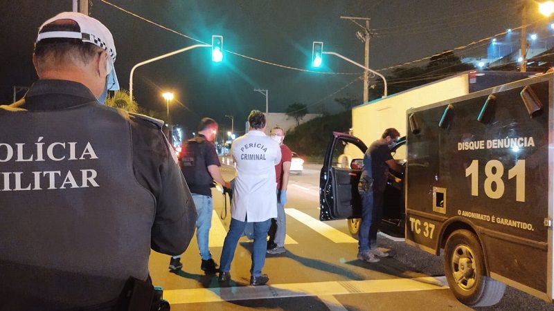 O jovem que conduzia uma moto não possuía carteira de habilitação e precisou ser encaminhado para hospital (Foto: Taynara Nascimento)