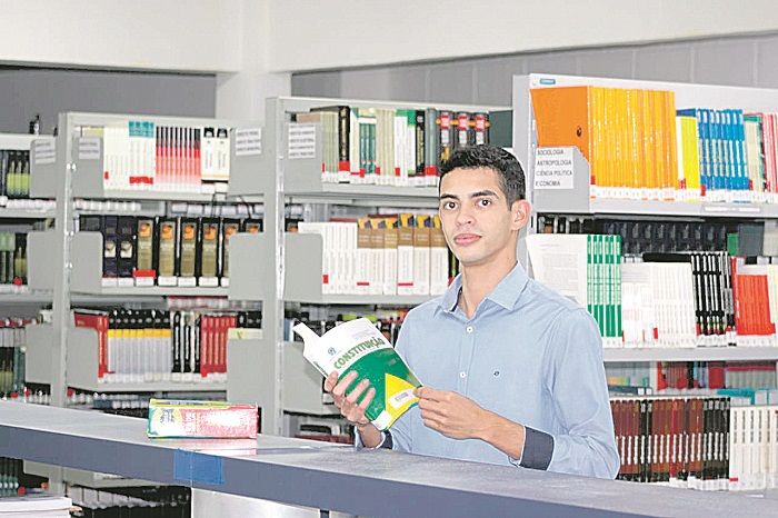 Júlio Cesar entrou com o pedido quando estava no 5º período de Direito (Foto: Roberta Bourguignon)