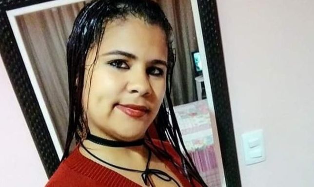 Mirela Figueiredo Peruzia foi vítima de feminicídio (Foto: Acervo familiar)