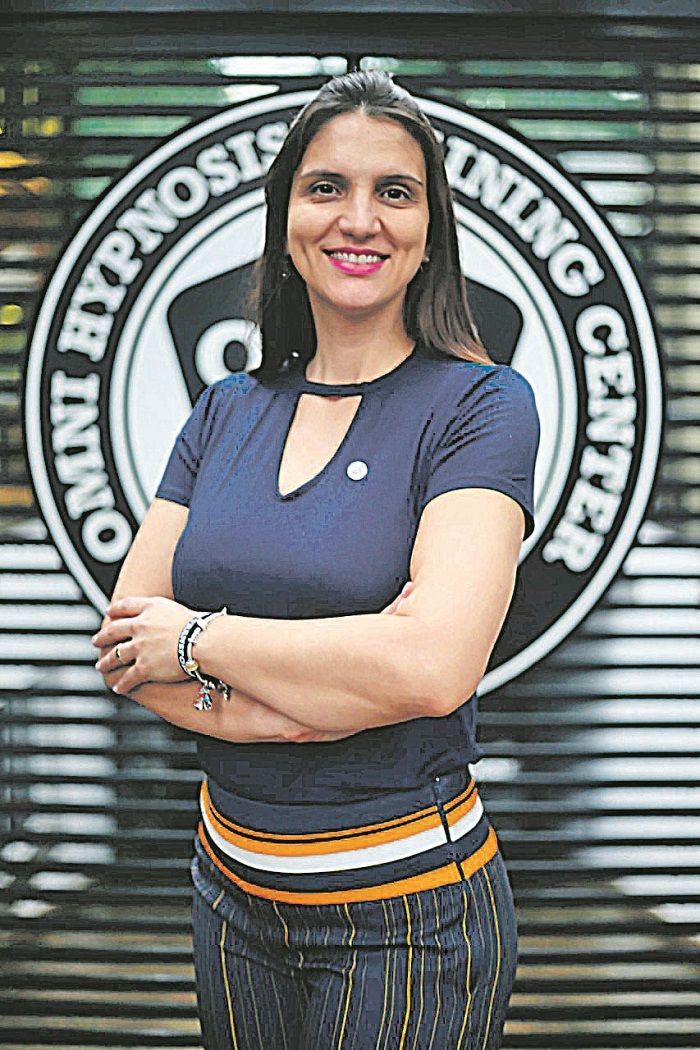 "O importante é que a mulher se sinta confiante e transmita isso principalmente para o seu bebê”, Monalysa Velten, hipnoterapeuta (Foto: Divulgação)