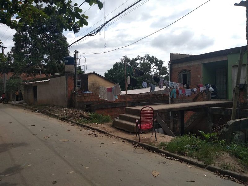 Rua onde motoboy foi baleado em Bubu, Cariacica. (Foto: Fábio Nunes/AT)