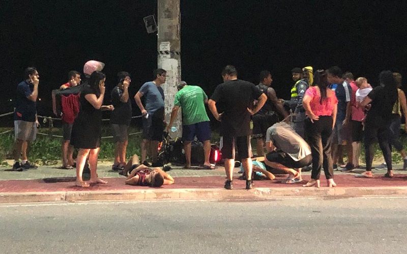 O condutor perdeu o controle da moto ao fazer a curva logo depois da Colônia dos pescadores (Foto: Divulgação)
