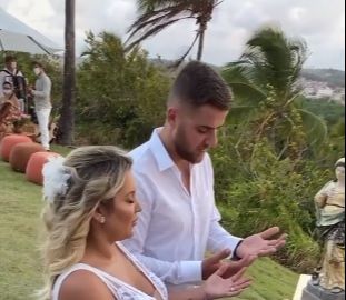 Casal durante renovação de votos (Foto: Reprodução/ Instagram @nataliaftoscano)