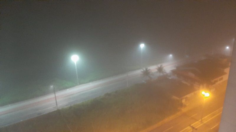 Neblina na Praia de Itaparica, em Vila Velha (Foto: Amanda Drumond)