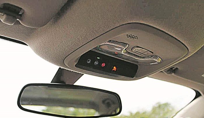 Sedã tem sistema de conectividade (Foto: Divulgação)