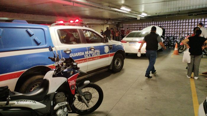 Suspeito foi preso após abandonar carro em supermercado (Foto: Divulgação / GMVV)