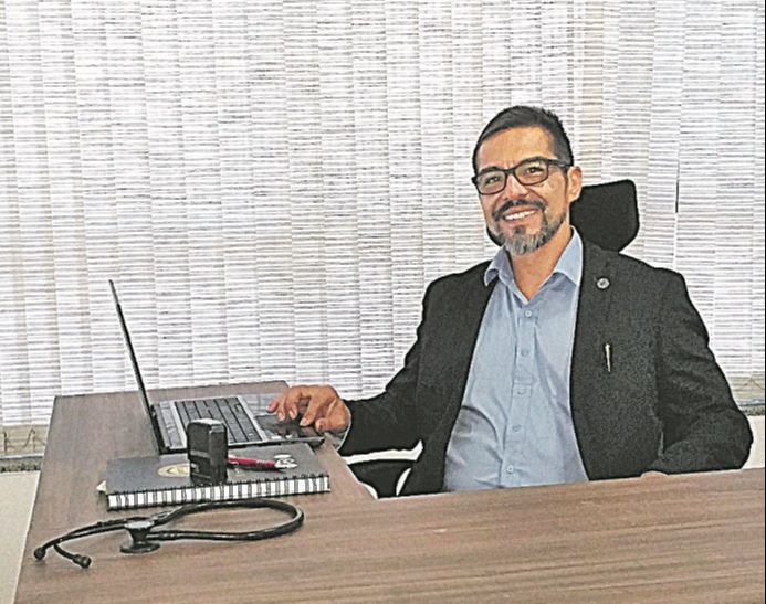 "Se necessário, fazemos o transe hipnótico para trabalhar o controle das sensações de dor ou incômodo”, Raul Paredes, médico e hipnoterapeuta (Foto: Divulgação)