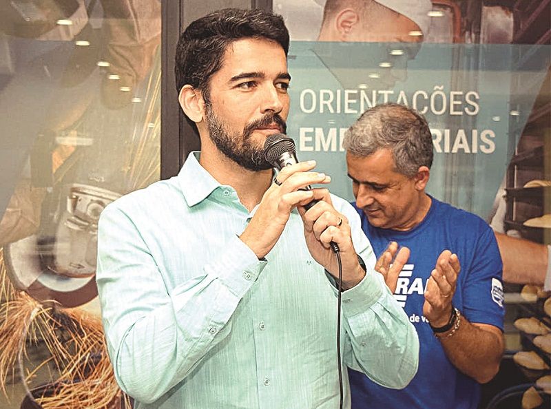 Reeleito em Cachoeiro de Itapemirim, Victor Coelho foi um dos vitoriosos do PSB nas urnas na votação a prefeito (Foto: Reprodução/Redes Sociais)