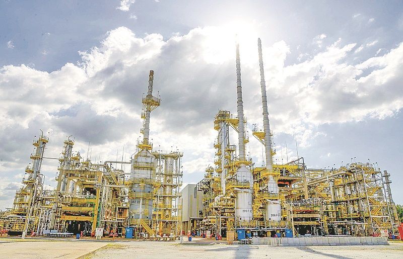 Refinaria de petróleo: multinacional vai produzir gasolina, diesel, gás de cozinha e combustível para navios (Foto: Divulgação)