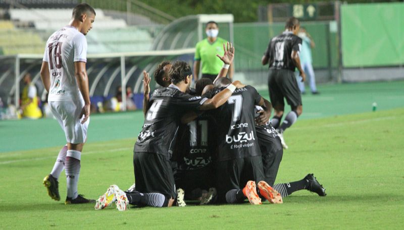 Jogadores do Rio Branco comemoram o gol de Marinho, que abriu o marcador (Foto: Kadidja Fernandes / AT)